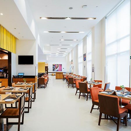 Fairfield By Marriott Ahmedabad Hotel Esterno foto