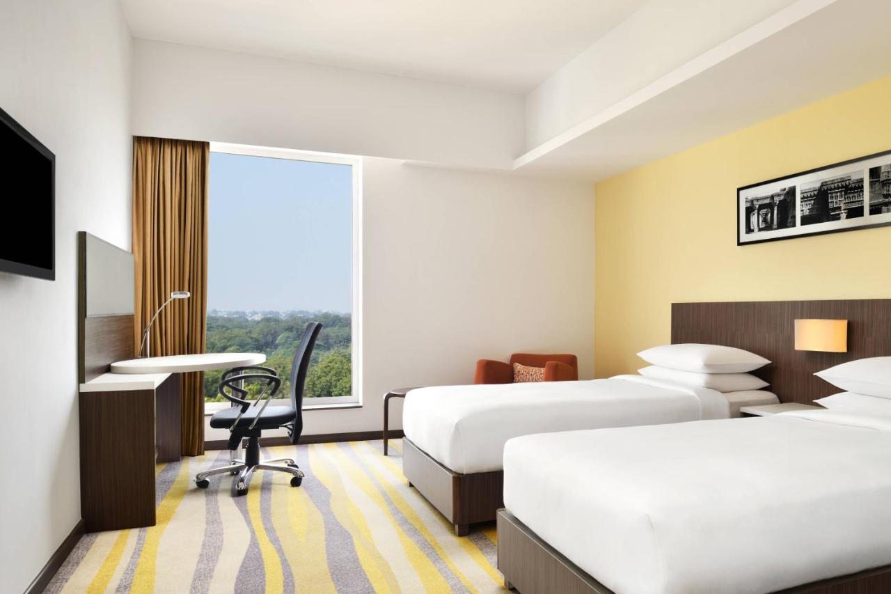 Fairfield By Marriott Ahmedabad Hotel Esterno foto