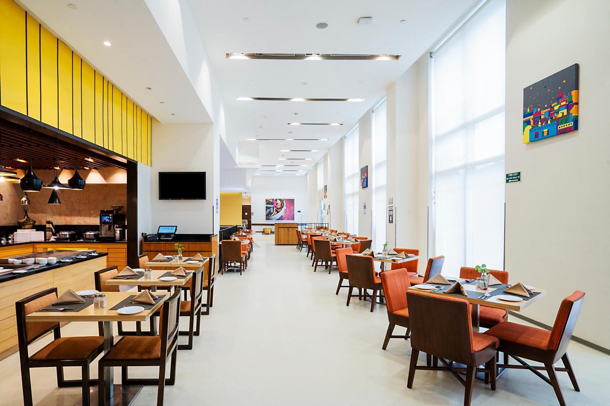 Fairfield By Marriott Ahmedabad Hotel Esterno foto